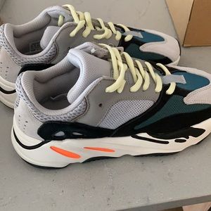 YEEZY WAVE RUNNER - yeezy 500 NOT AUTHENTIC